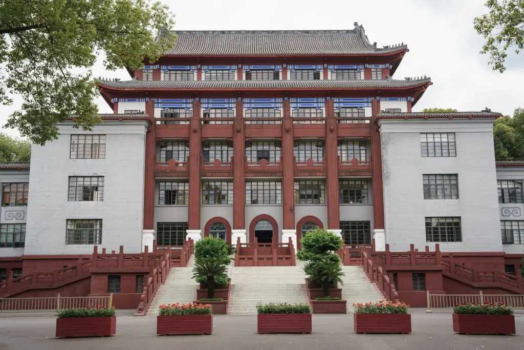 济宁诚者成工程机械挖掘机型号参数对比与施工适配分析
