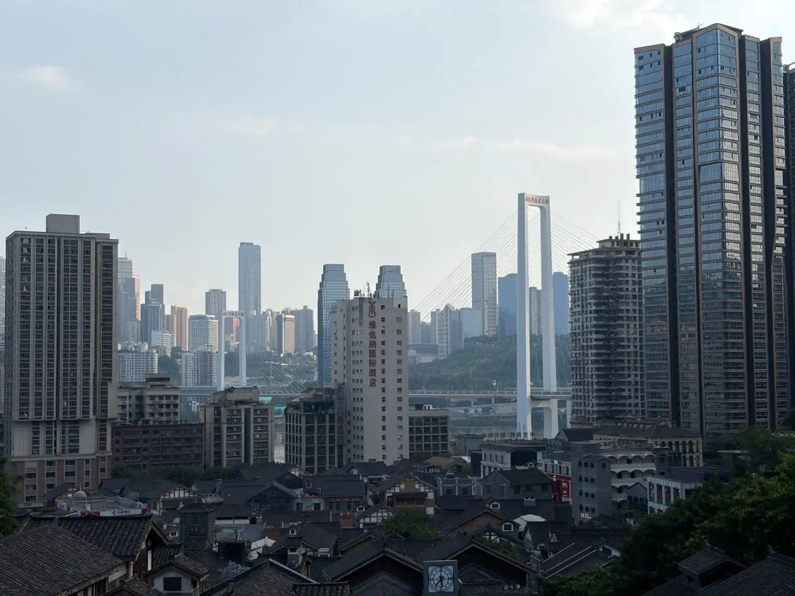 济宁挖掘机与装载机产品对比：如何根据工程需求选择合适设备