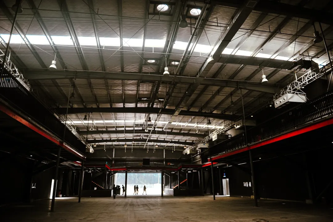 装载机与挖掘机在山东建筑工地中的选型对比及施工效率提升