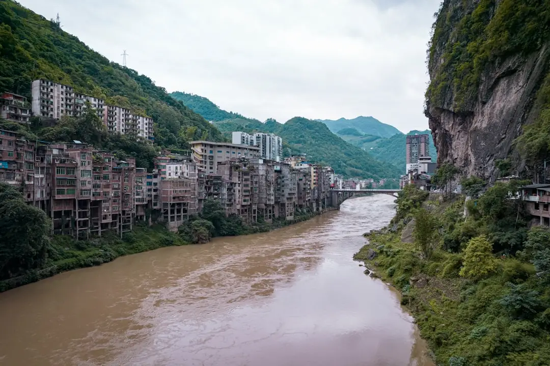 挖掘机选购指南：济宁工地如何匹配合适吨位设备